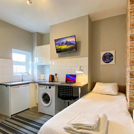 נוטינגהאם Limpenny Studio Apartment - Work Friendly And Outstanding Garden Studio Close To City Centre מראה חיצוני תמונה