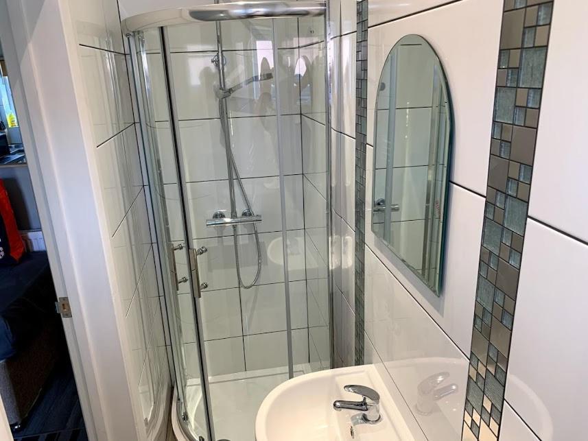 נוטינגהאם Limpenny Studio Apartment - Work Friendly And Outstanding Garden Studio Close To City Centre מראה חיצוני תמונה